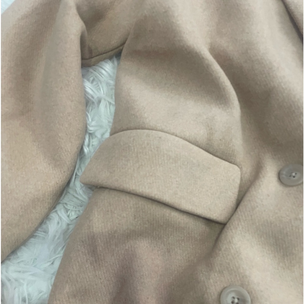 Abercrombie&F short wool blend coat size medium, womens, in light brown. - Picture 3 of 4